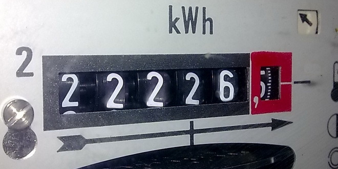 Strujomer koji prikazuje potrošnju u kWh.
