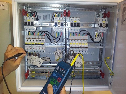 Dijagnostika osigurača uz multimetar. Posebna kutija sa osiguračima je neophodna kada se uvodi sistem koji koristi električni kotao.