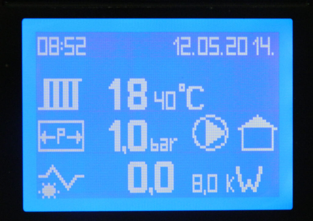 LED displej sistema za grejanje. Ovde se mogu videti podaci koji mogu naznačiti zašto sistem radi sporije ili brže. 